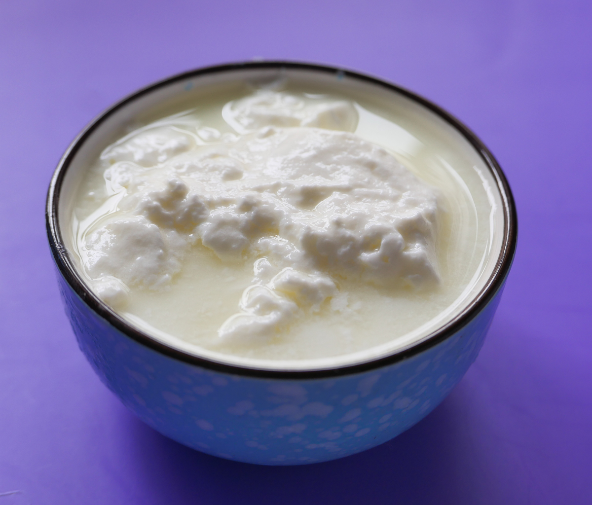 Yoghurt over datum zó weet je of je het nog veilig kunt eten