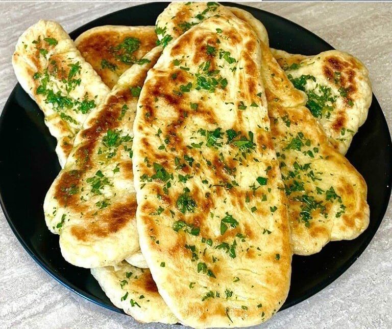 Binnen 15 minuten op tafel dit knoflookbrood uit de pan is perfect voor drukke dagen