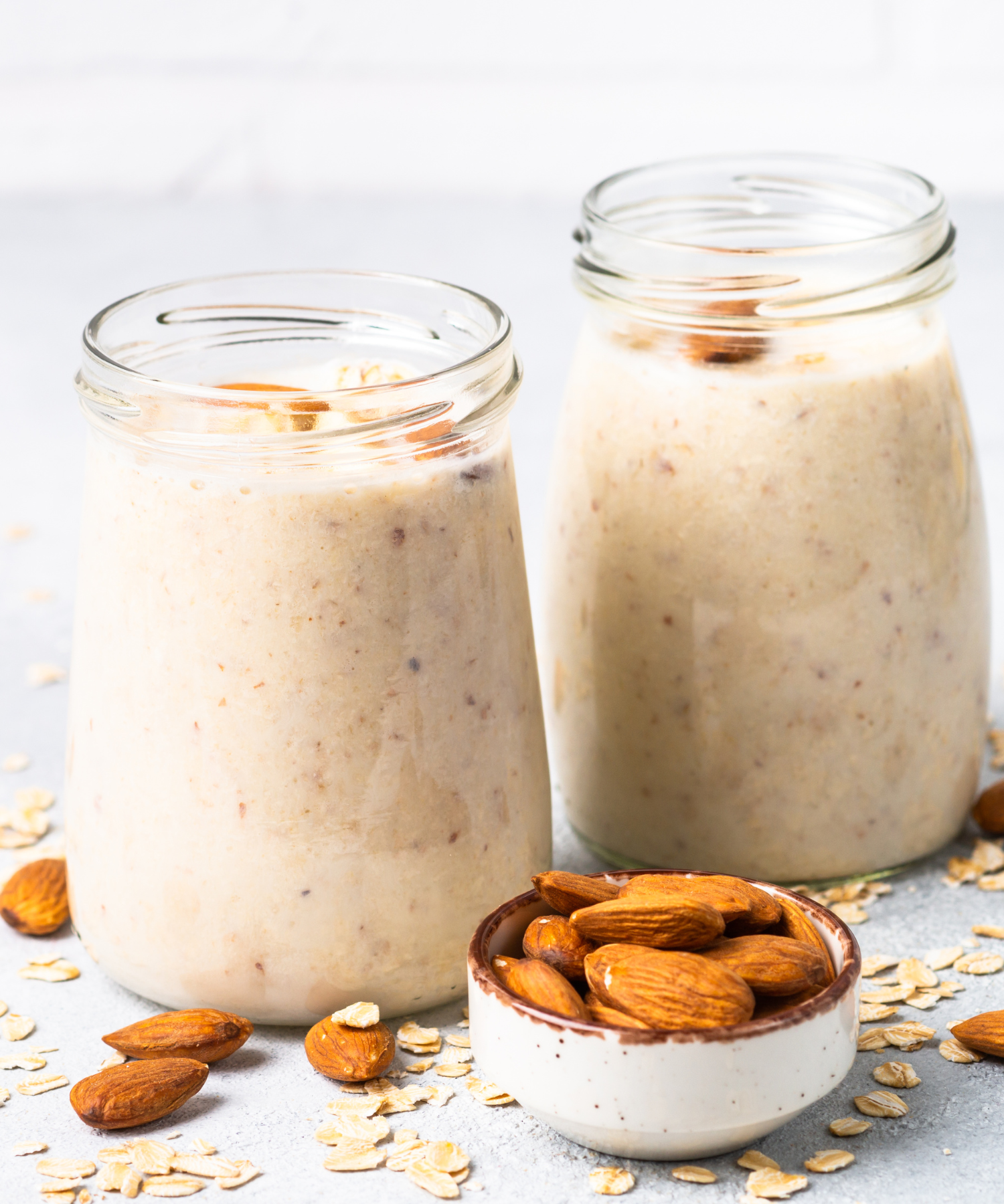 Deze simpele shake met banaan en havermout helpt je de ochtend door zonder honger