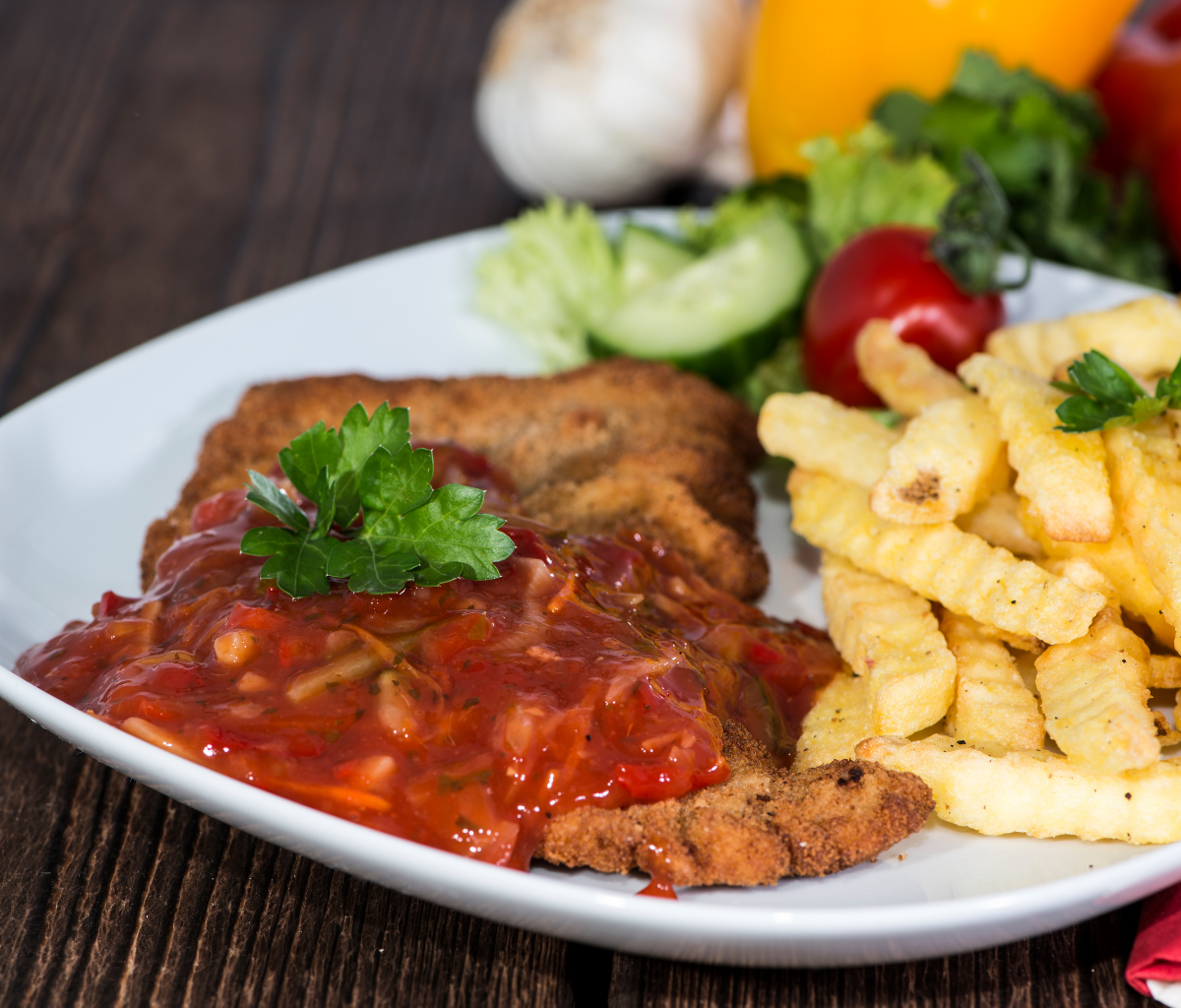 Het geheim van een perfecte schnitzel met Zigeunersaus simpel, snel en verrukkelijk