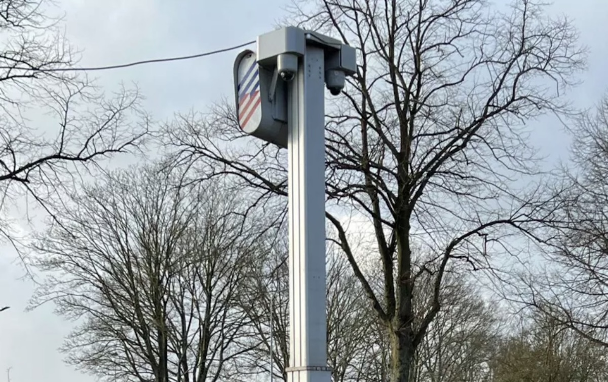 De eerste focusflitser verschijnt in Nederland! ‘Speciaal ontwikkeld voor het beboeten van bestuurders die telefoon gebruiken.’