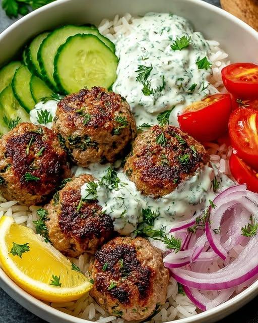 Griekse gehaktballetjes met huisgemaakte tzatziki zo simpel perfect voor drukke weekenden
