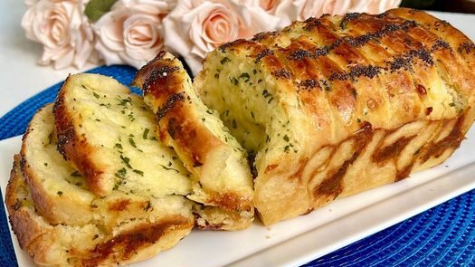 Knoflookbrood met kaas, kruiden & olijfolie simpel snel én perfect voor drukke dagen