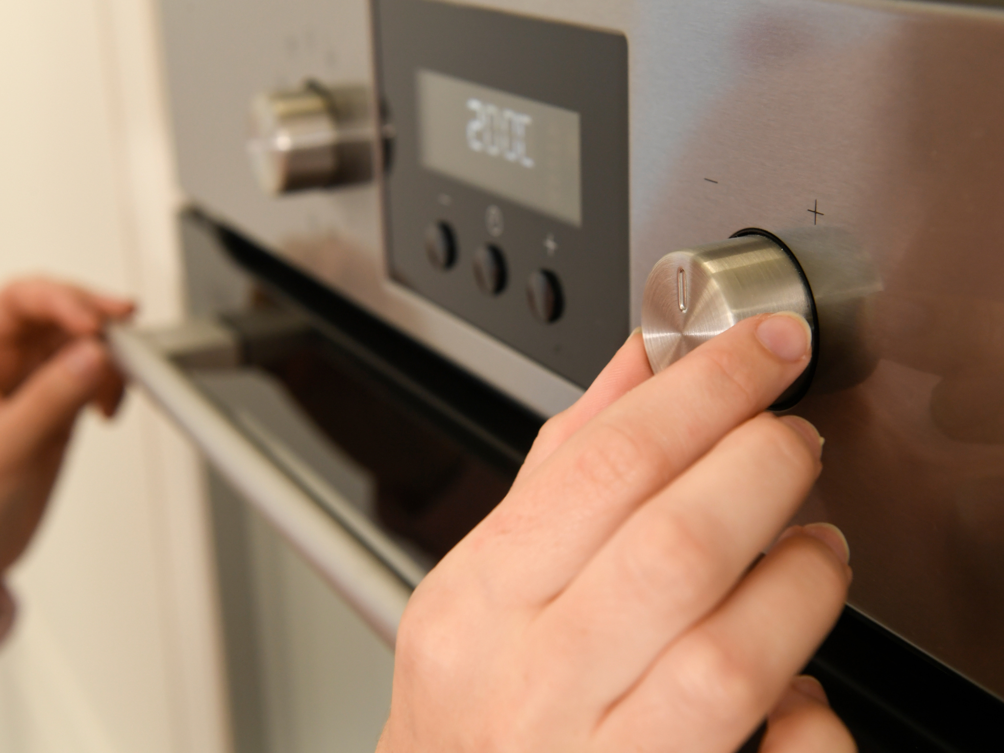 Voorverwarmen van de oven: moet je het echt doen? Ontdek het hier