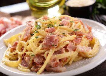 Zo simpel en zó smaakvol: Romige Spaghetti Carbonara binnen 20 minuten op tafel