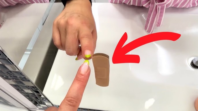 Plak een pleister op de spiegel in je hotelkamer – dit moet je weten