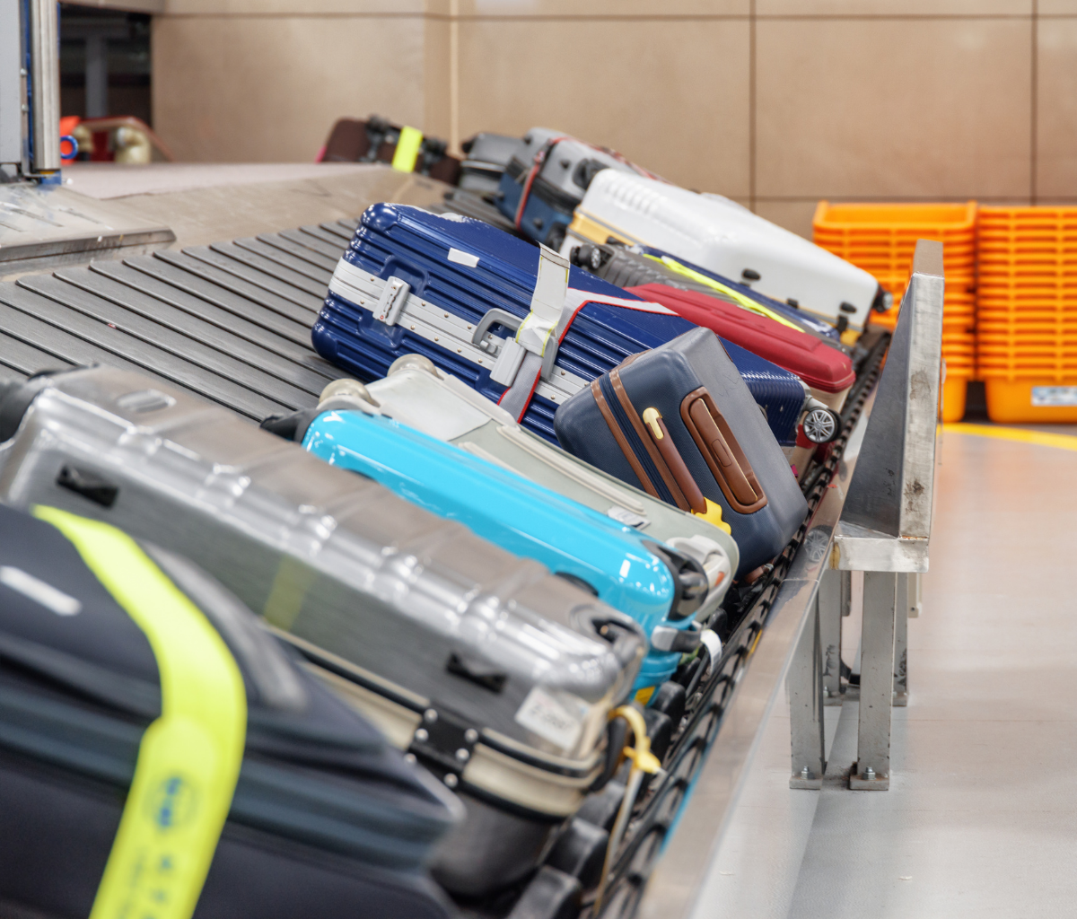 Dacht jij slim te zijn met een strik aan je koffer? Dit is wat er écht kan misgaan