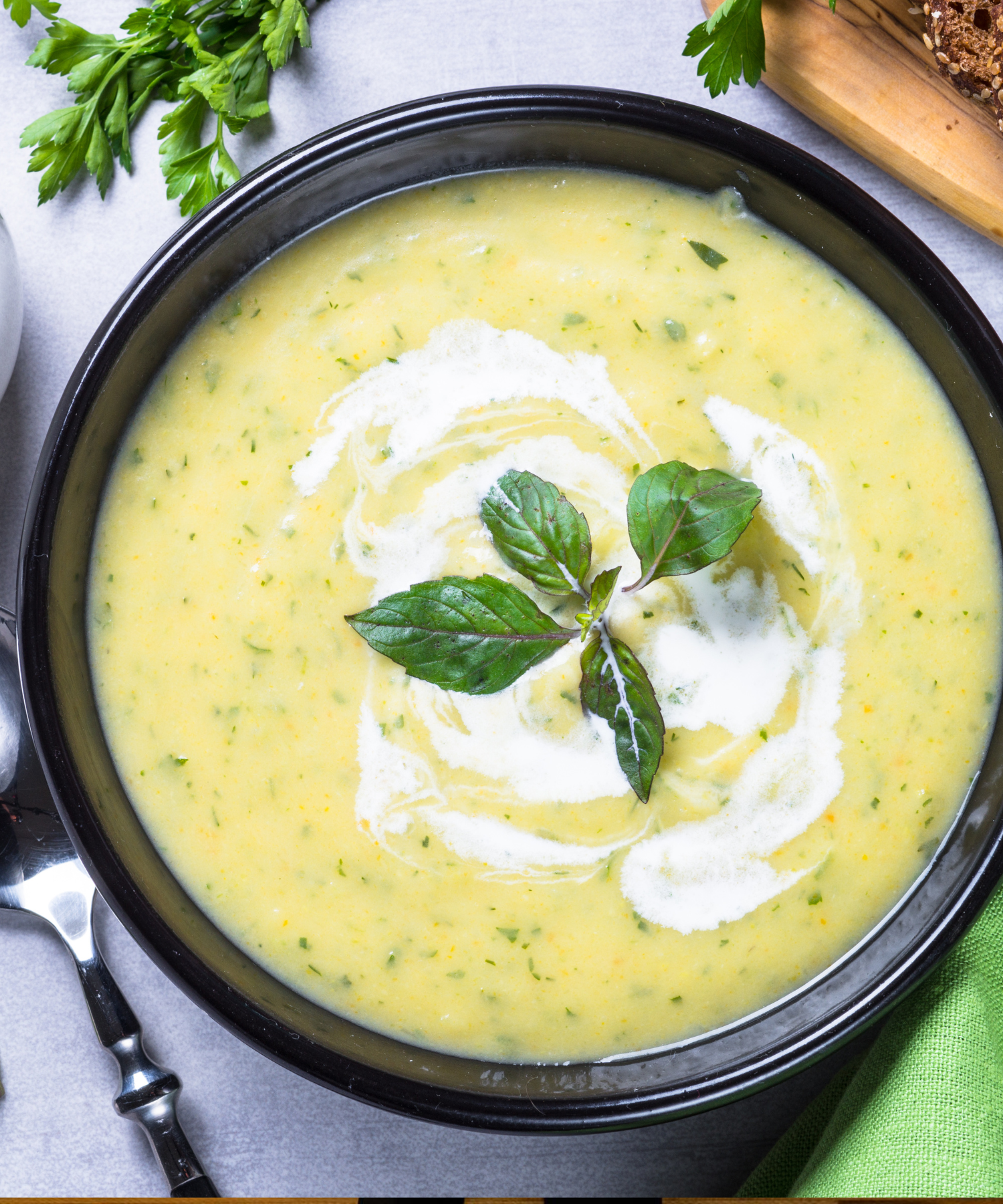 Dit courgettesoep recept wil je echt proberen met dit weer