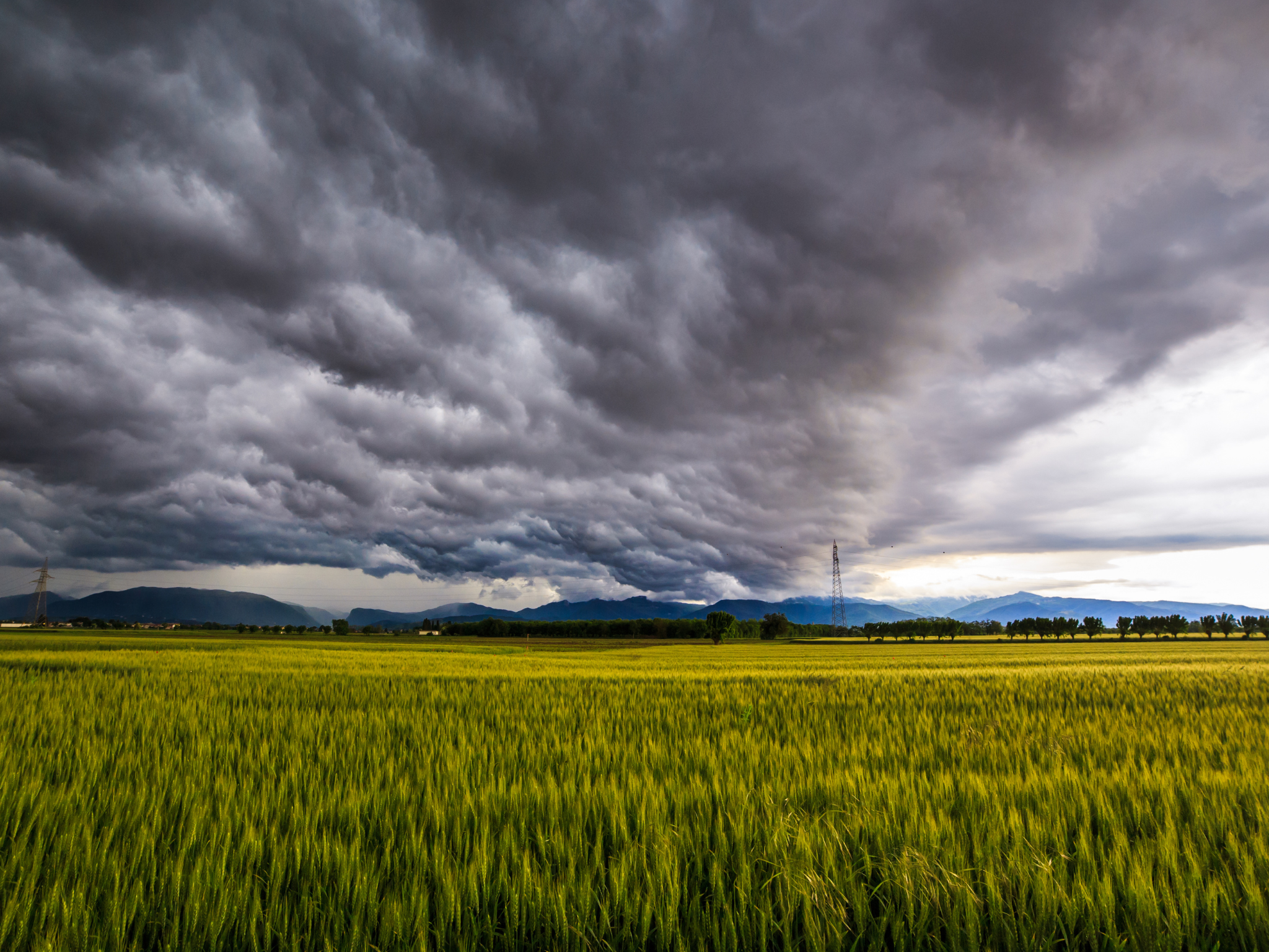 Stormachtig weer op komst: code geel voor bijna heel Nederland
