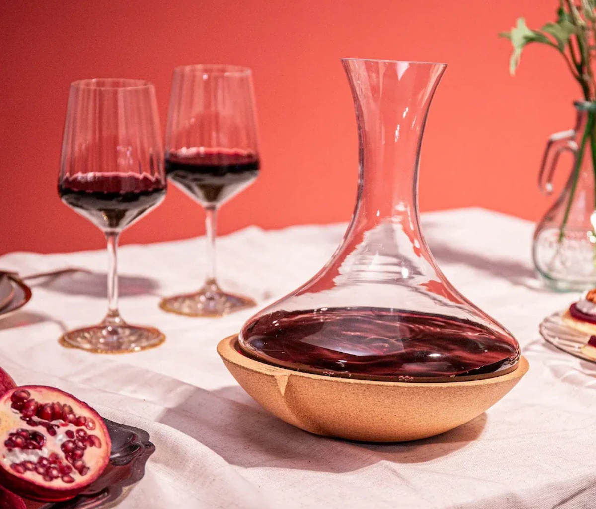 Transformeer elke fles wijn in een onvergetelijk moment met de Swirling Carafe