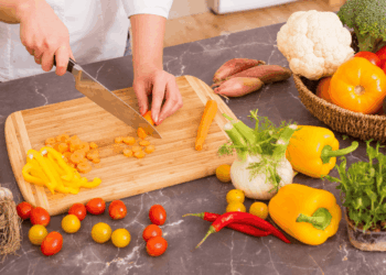 Bespaart tijd én is gezonder: deze verrassende groenten eet je beter met schil