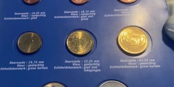 Vergeten mapje met de eerste euromunten is nu verrassend veel waard