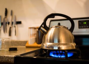 Mag je water eigenlijk wel opnieuw koken? Het antwoord verrast iedereen