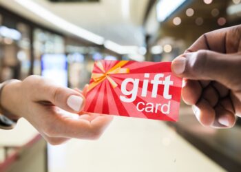 Oplichters slaan toe: duizenden gedupeerd door nieuwe cadeaukaart truc