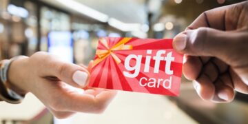 Oplichters slaan toe: duizenden gedupeerd door nieuwe cadeaukaart truc