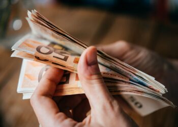 Let op! Bij deze bedrijven betaal je binnenkort alleen nog met pin