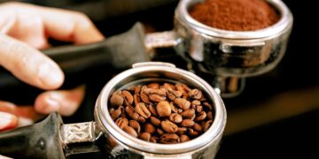 Echt niet normaal meer: de koffieprijzen blijven maar stijgen in de supermarkten