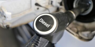 Op weg naar Duitsland? Trap niet in de val van spotgoedkope, schadelijke diesel