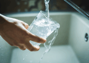 Onvoorstelbaar: dit gaan Nederlanders volgend jaar betalen voor kraanwater