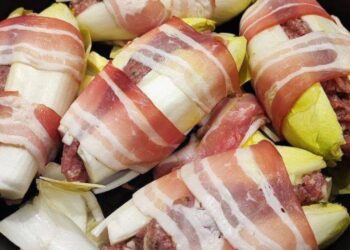 Probeer dit eens: Witlofrolletjes met Spek en Gehakt die iedereen verrassen