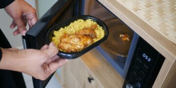 Deze 12 producten mag je écht nooit in de magnetron opwarmen – nummer 9 doet bijna iedereen fout