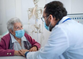 Explosieve groei van ziekenhuisopnames door nieuwe supergriepvariant zorgt voor enorme paniek