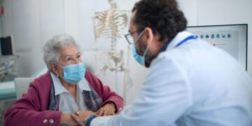 Explosieve groei van ziekenhuisopnames door nieuwe supergriepvariant zorgt voor enorme paniek