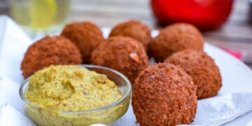 Deze bizarre nieuwe prijzen voor een biertje en bitterballen op het terras laten je portemonnee schrikken