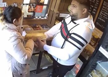 Zien: brutale diefstal bij boerderijwinkel… Verkeerde camera gesloopt, winkel compleet geplunderd