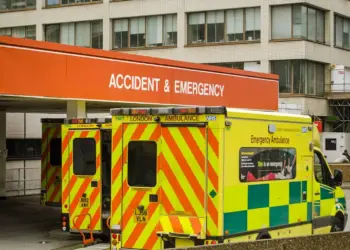 Explosieve groei van ziekenhuisopnames door nieuwe supergriepvariant zorgt voor enorme paniek