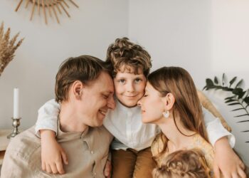 Goed nieuws voor ouders: in 2026 mag je je kind meer belastingvrij schenken