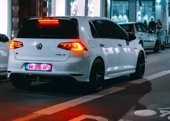 Straks zie je auto’s met een roze nummerplaat rijden