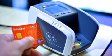 Bizar! Betaalrekeningen bij deze banken verdubbelen bijna in vier jaar