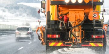 Strooizout op in meerdere gemeentes: nu wordt geëxperimenteerd met bizarre alternatieven tegen gladheid