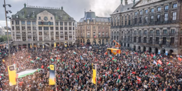 Halsema zet zwaar middel in: waarom iedereen in Amsterdam ineens gefouilleerd kan worden