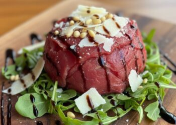 Gevulde carpaccio bonbons met truffelmayo