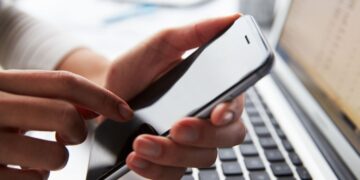 Apps horen meer dan u denkt: zo voorkomt u dat uw telefoon meeluistert