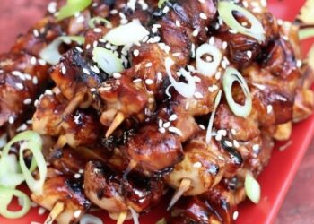 Yakitori zoals je nog nooit proefde: maak deze Indonesische kipspiesjes zelf