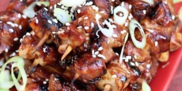 Yakitori zoals je nog nooit proefde: maak deze Indonesische kipspiesjes zelf