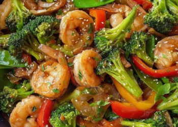 Beter dan afhalen: deze zelfgemaakte garnalenwok is licht, smaakvol en super eenvoudig