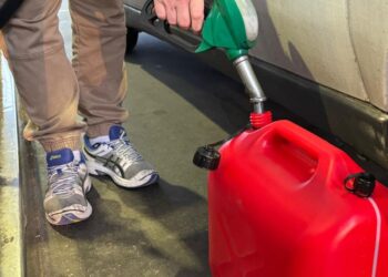 Let op: neem je extra benzine mee uit België? Deze boete ligt op de loer