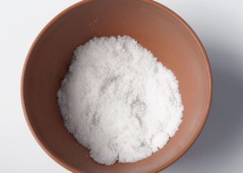 Deze vrouw legt iedere dag een schaaltje zout onder haar bed, de reden? Ik ga dit meteen doen!