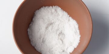 Deze vrouw legt iedere dag een schaaltje zout onder haar bed, de reden? Ik ga dit meteen doen!