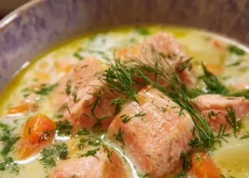 Finse soep in 30 minuten op tafel: zachte zalm, groenten en een romige bouillon