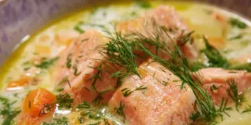 Finse soep in 30 minuten op tafel: zachte zalm, groenten en een romige bouillon