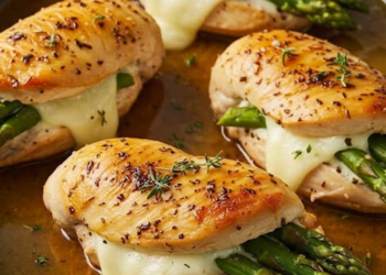 Gevulde kipfilet met asperges: romig, sappig en onweerstaanbaar lekker