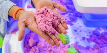 Eindelijk antwoord: hoe gevaarlijk is speelzand met asbest echt?