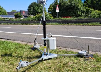 Nieuwe opvallende camera langs de weg zorgt voor veel vragen bij automobilisten