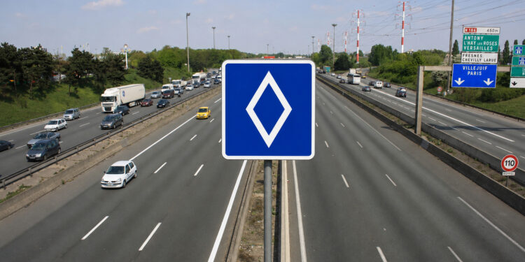 Veel Nederlanders kennen dit verkeersbord niet en dat kan een flinke boete opleveren