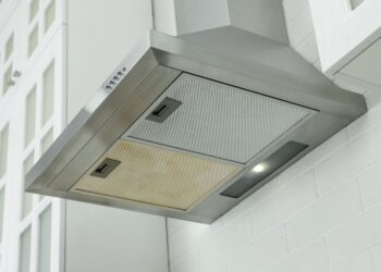Zo maak je die vettige afzuigkap in 10 minuten weer blinkend schoon